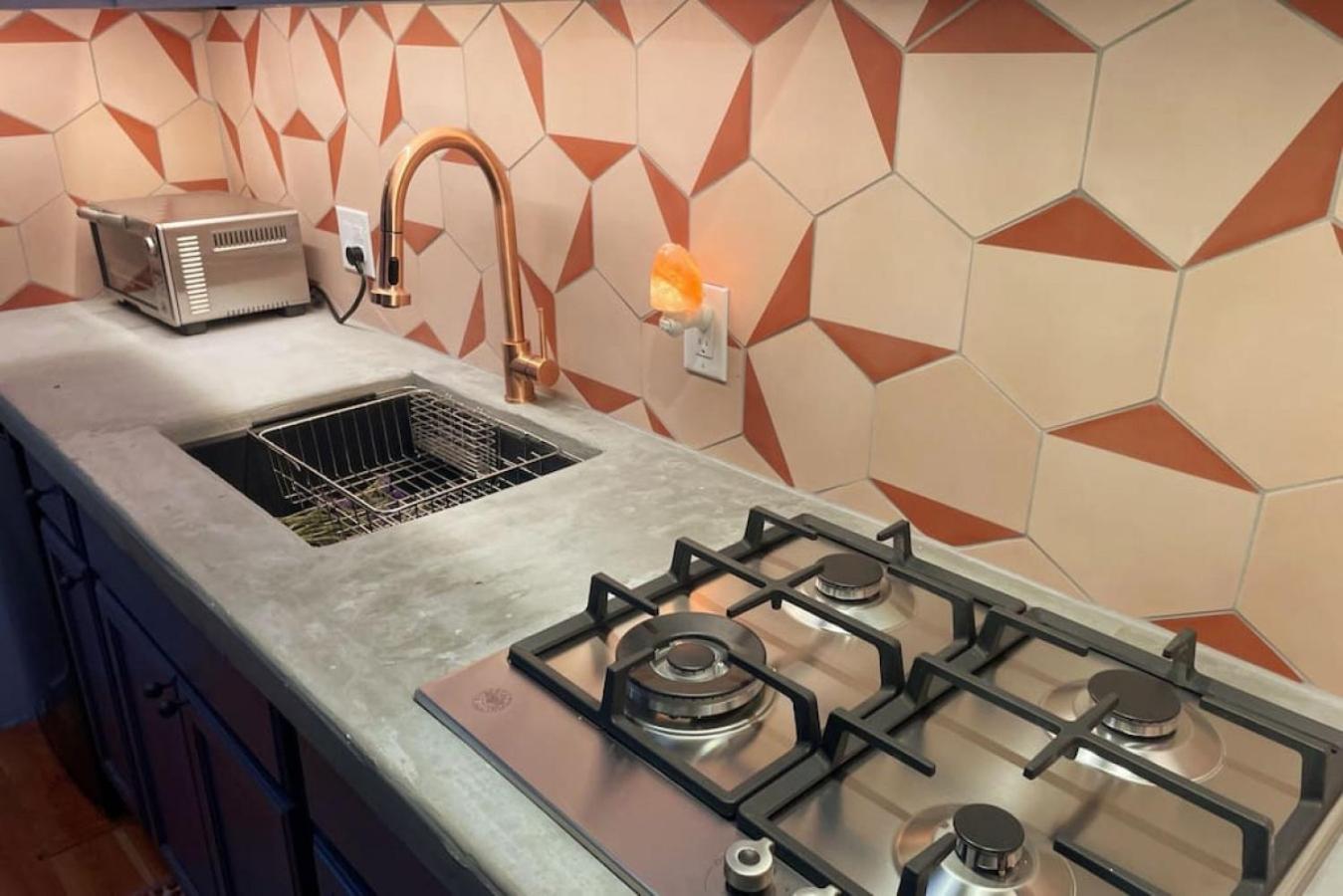 Apartment Poni - Luxurious Little Charmer *
